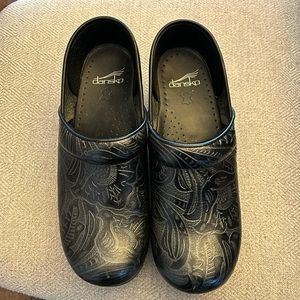 Dansko shoes never worn